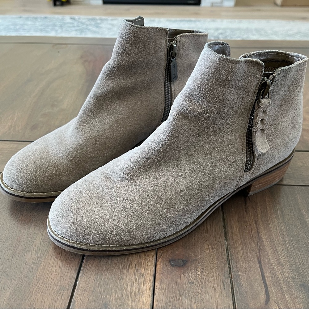 Blondo sand suede booties, size 7